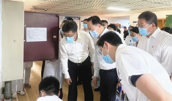 通用技術(shù)集團(tuán)董事長(zhǎng)、黨組書記于旭波一行調(diào)研通用醫(yī)療成都區(qū)域醫(yī)院(圖5)
