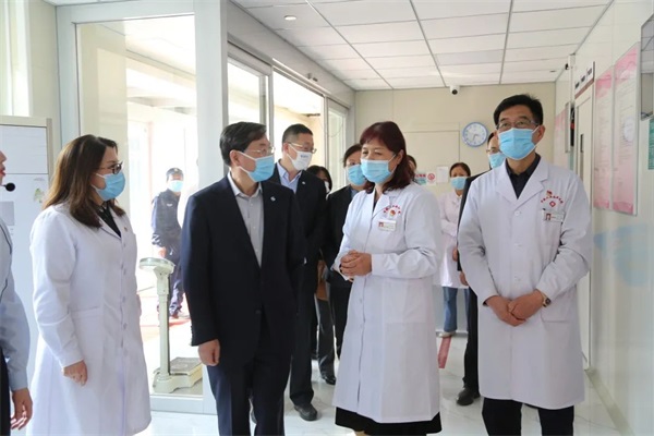 通用技術(shù)集團(tuán)總經(jīng)理、黨組副書記陸益民到通用醫(yī)療西安醫(yī)院調(diào)研(圖2)